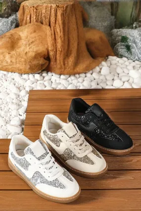 WOMEN'S DAZZLING GLITTER ACCENT SPARKLE LACE UP SNEAKERS IN WHITE